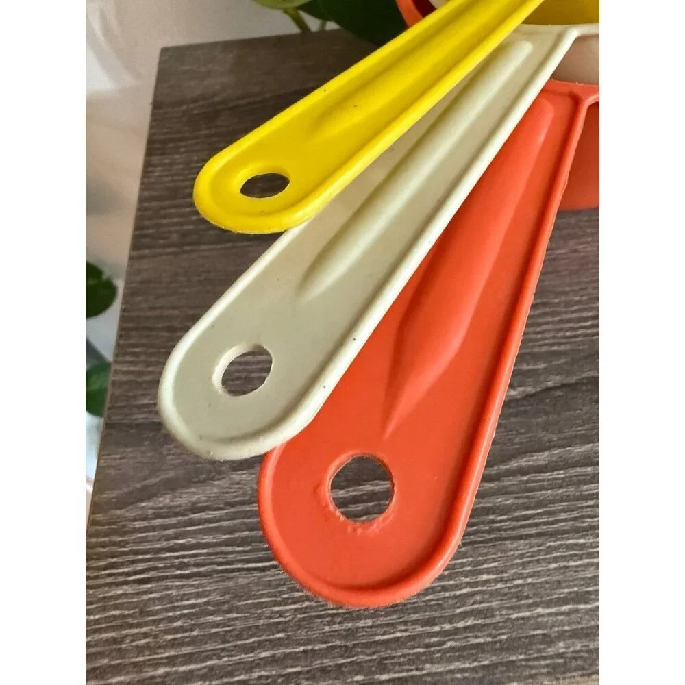 Vintage Plastic Nesting Strainers – Red, White & Yellow Set